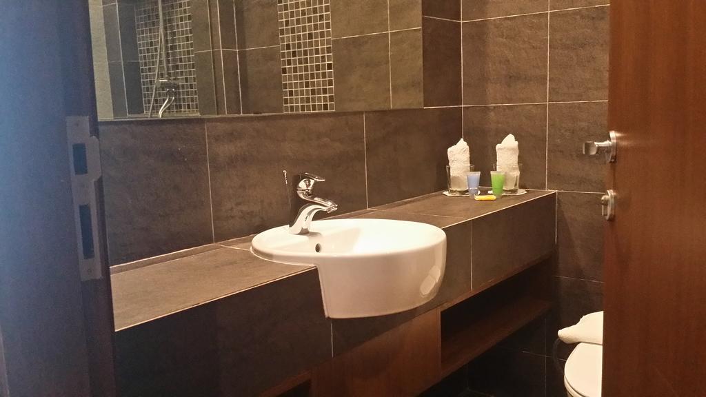 Keoja Hotel Kuala Belait Eksteriør billede