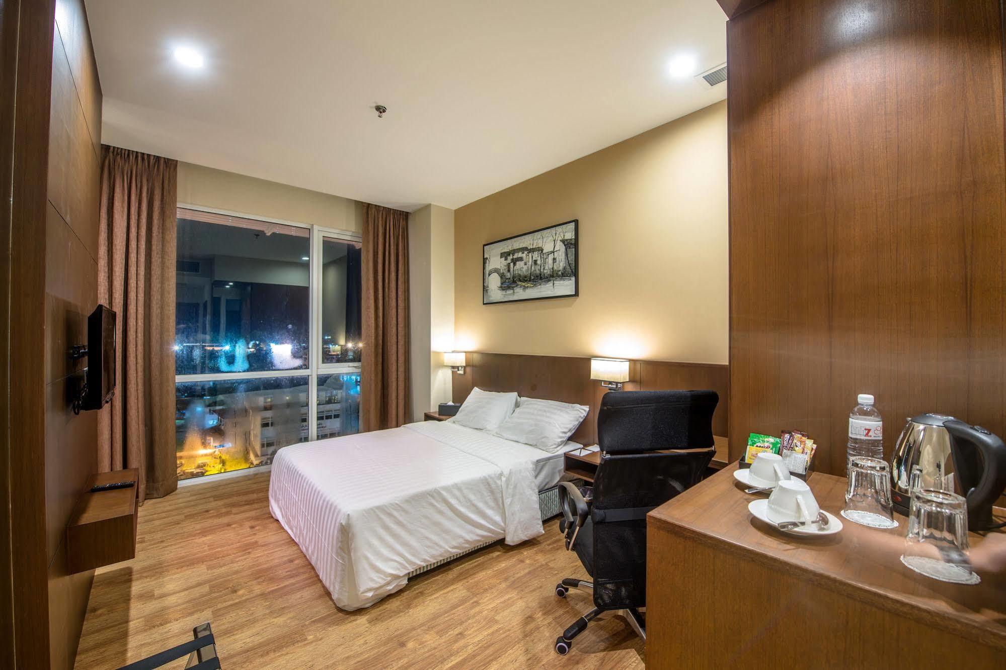 Keoja Hotel Kuala Belait Eksteriør billede